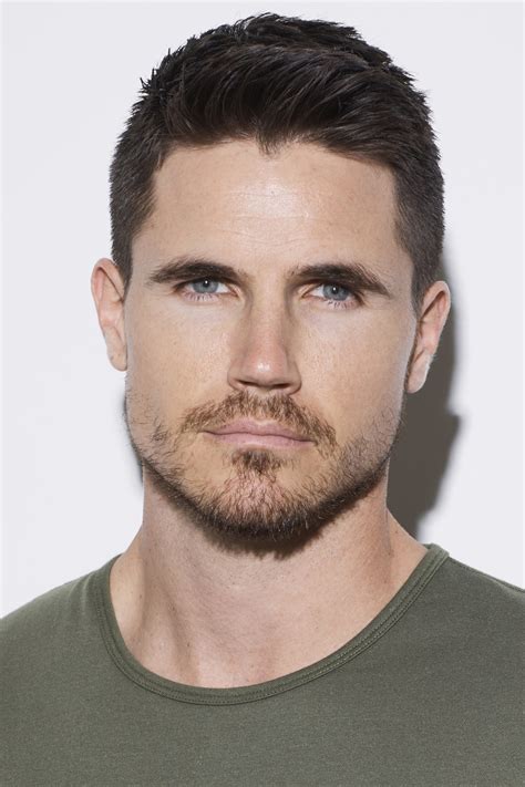 robbie amell